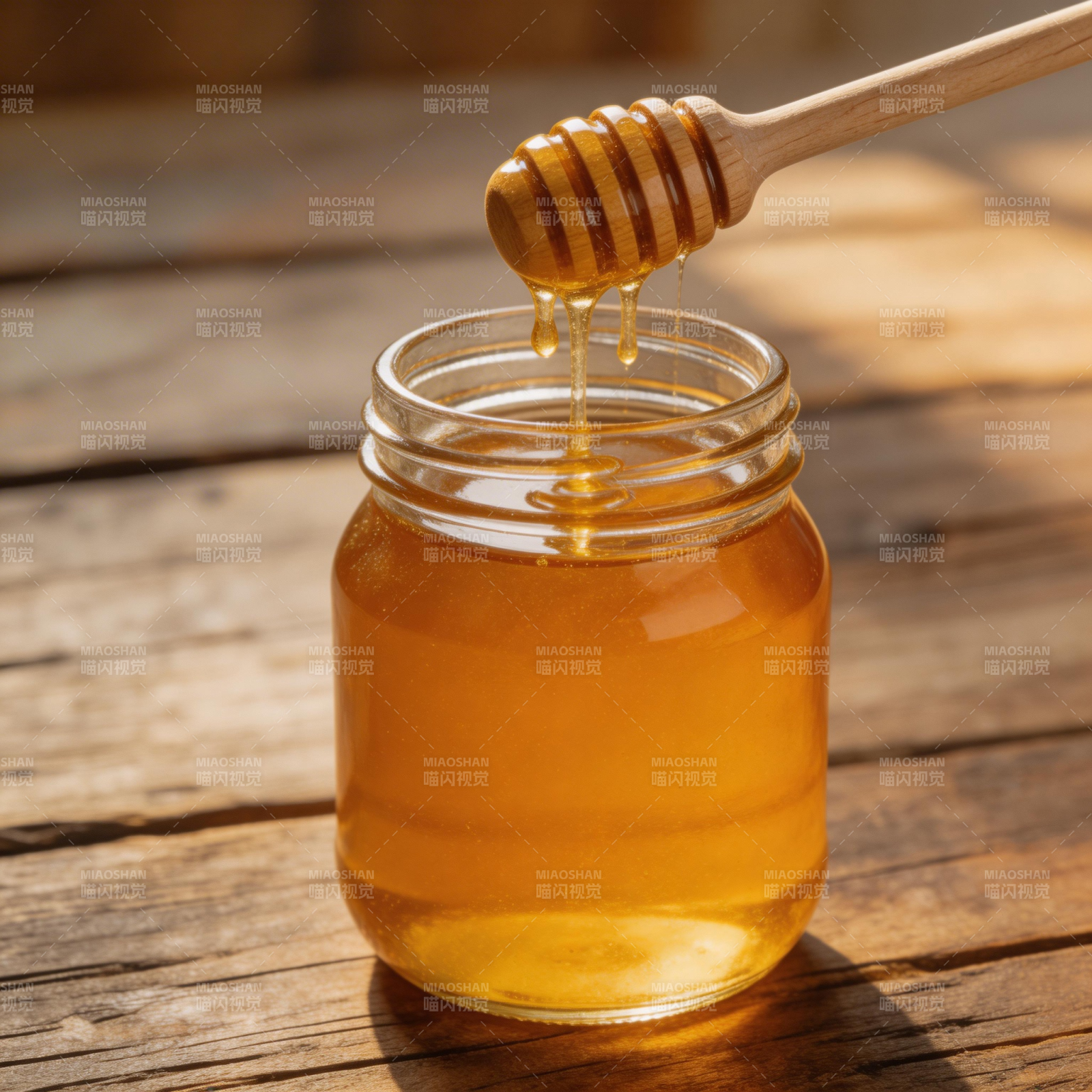 蜂蜜滴落瞬间图片