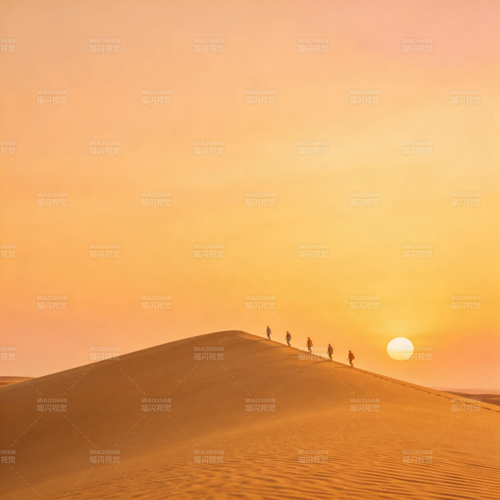 沙漠日落行旅图片