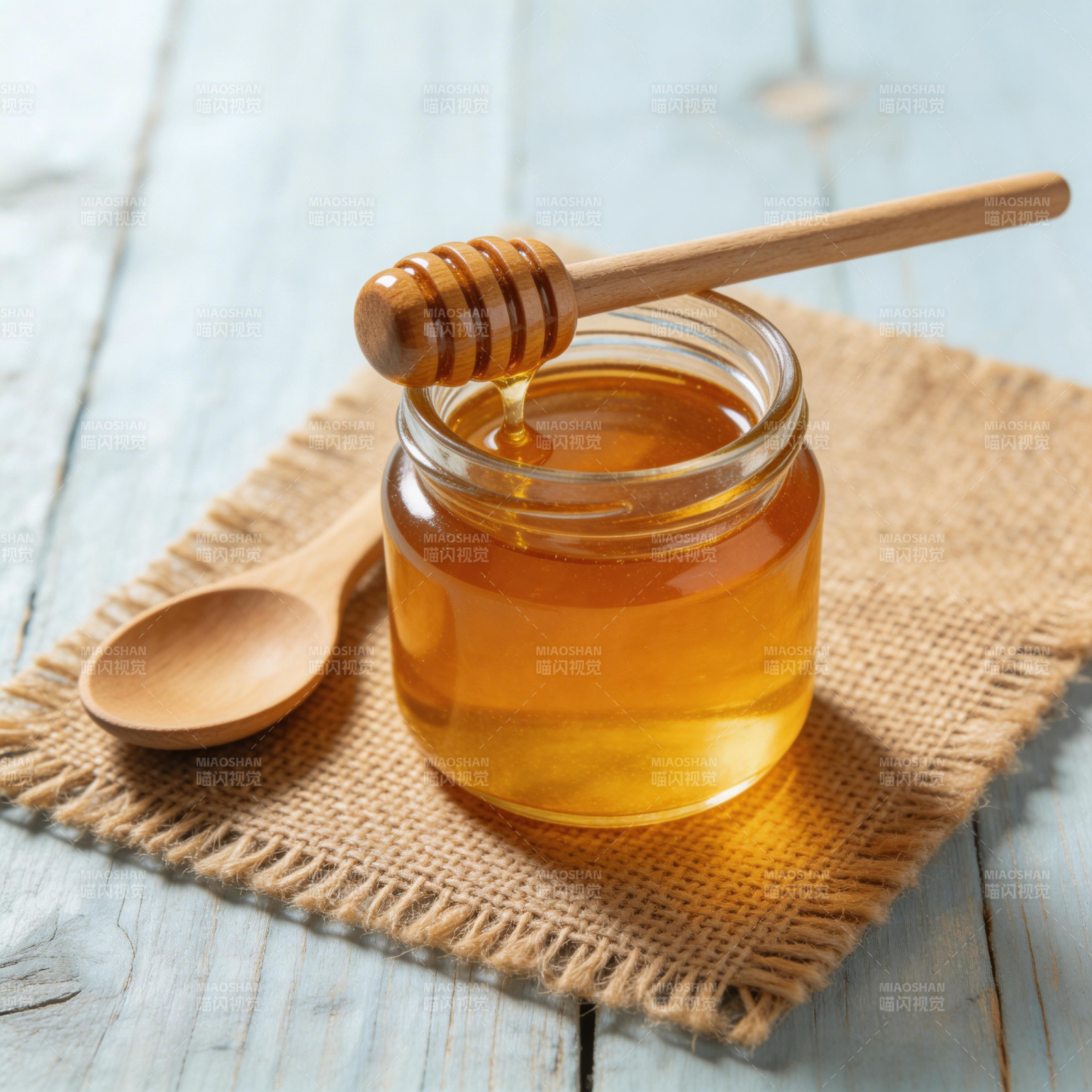 蜂蜜流淌的瞬间图片