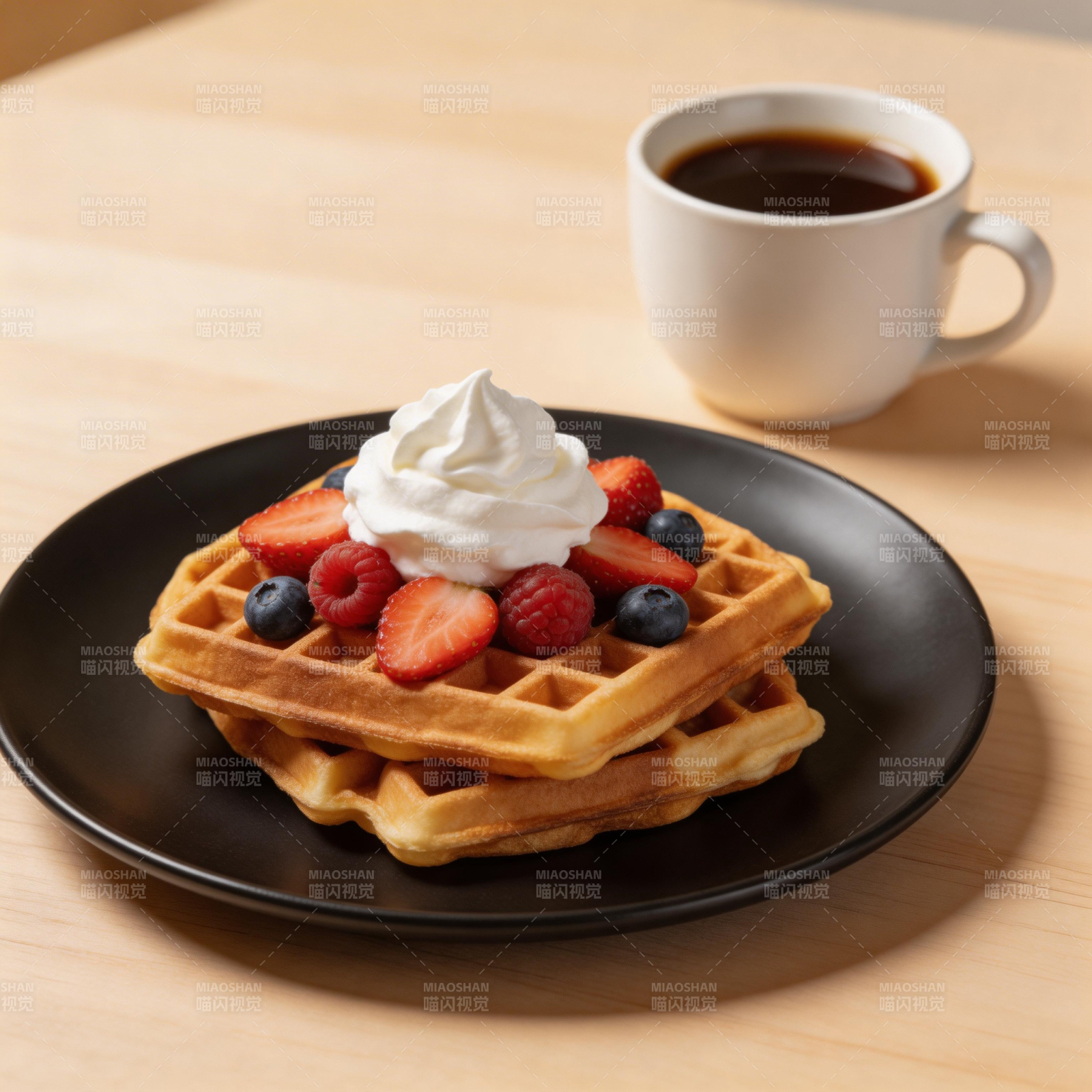 美味华夫饼配咖啡图片