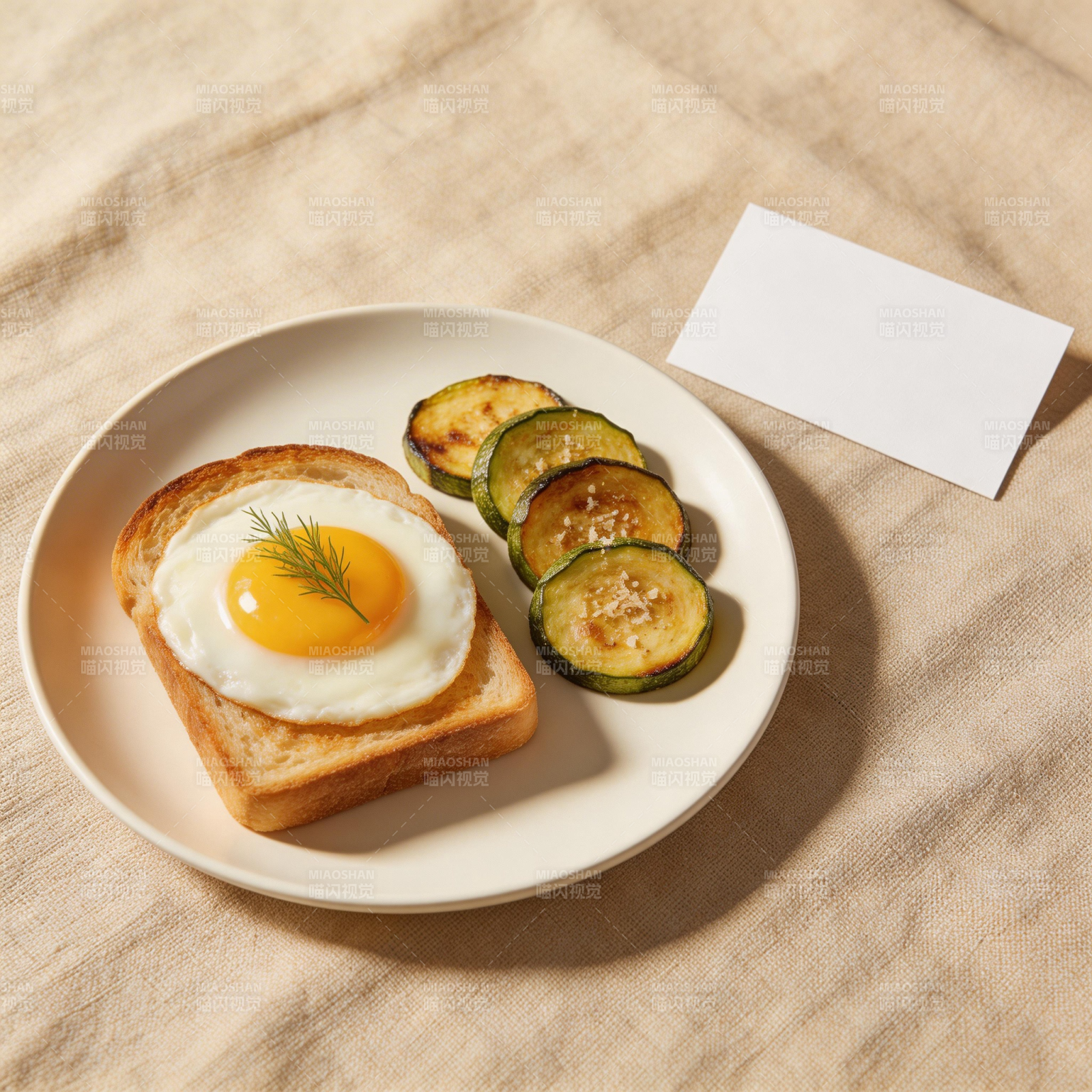 早餐吐司配煎蛋图片