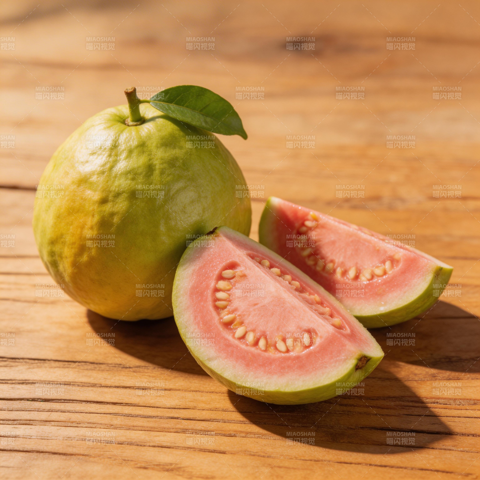 新鲜番石榴切片图片