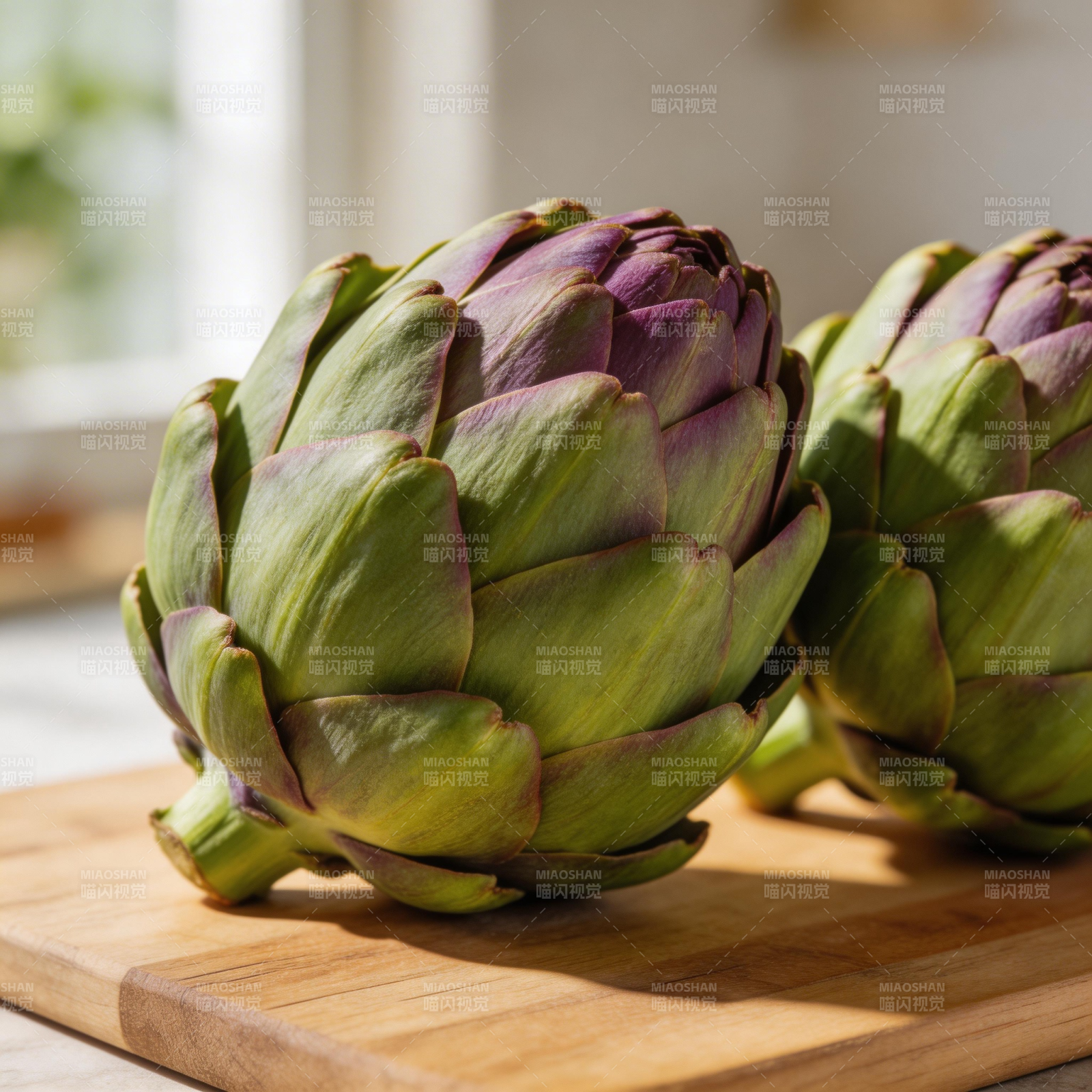 新鲜紫绿洋蓟图片