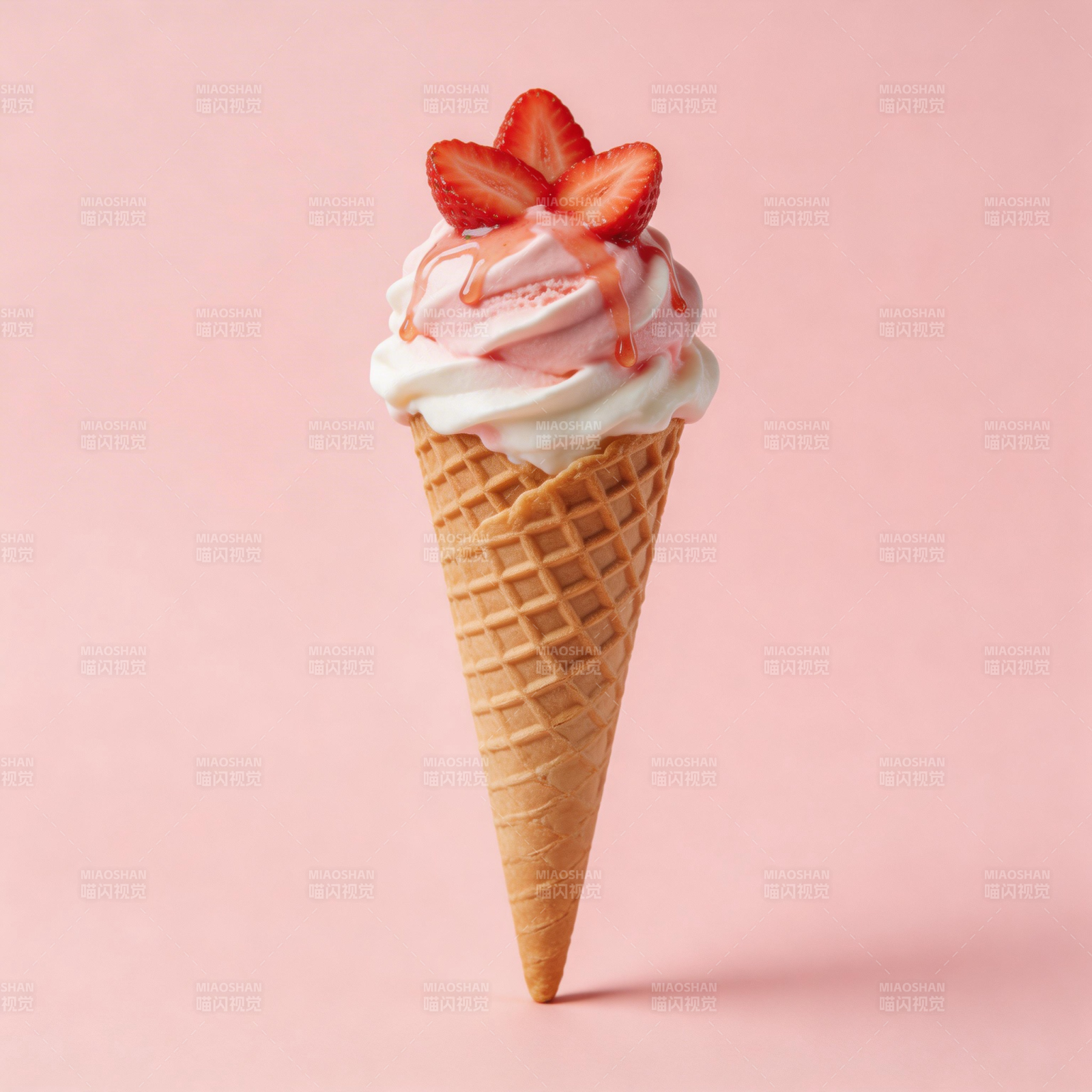 草莓冰淇淋图片