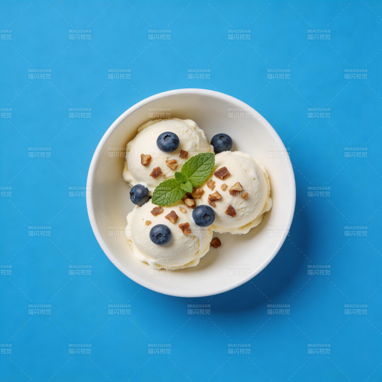 蓝莓冰淇淋碗图片