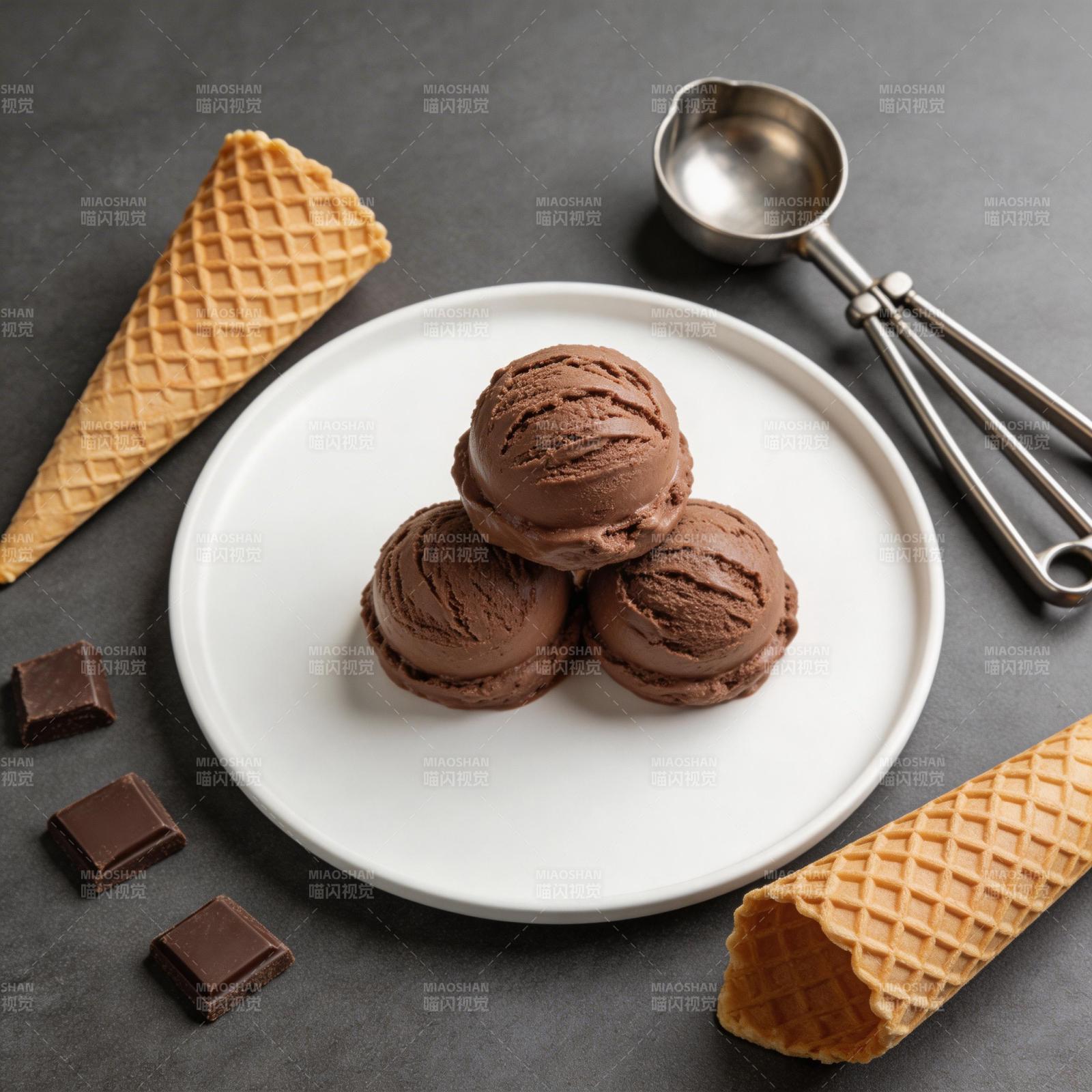 巧克力冰淇淋球图片