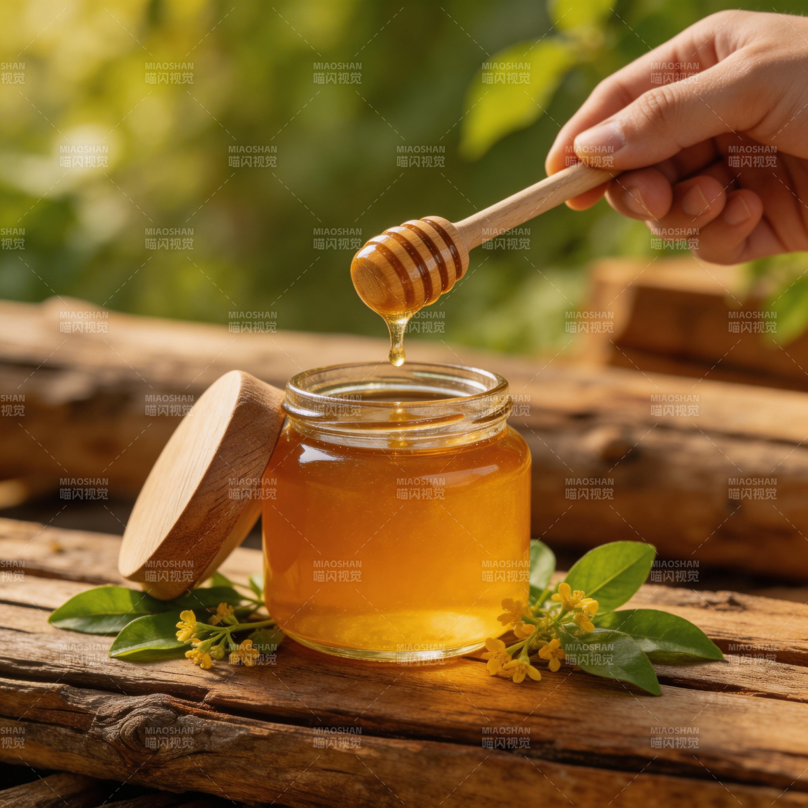 蜂蜜滴落 自然之味图片