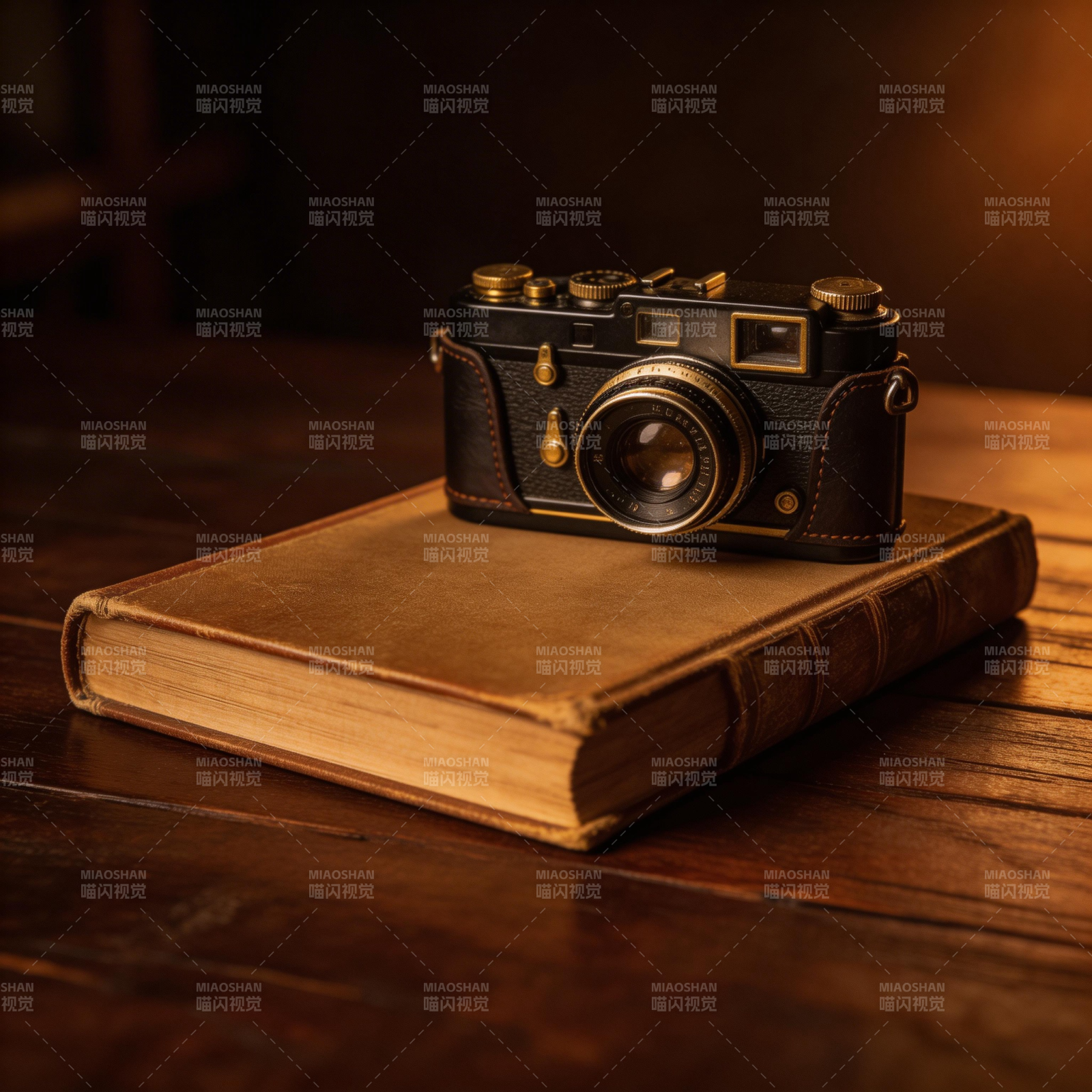 旧书上的复古相机图片
