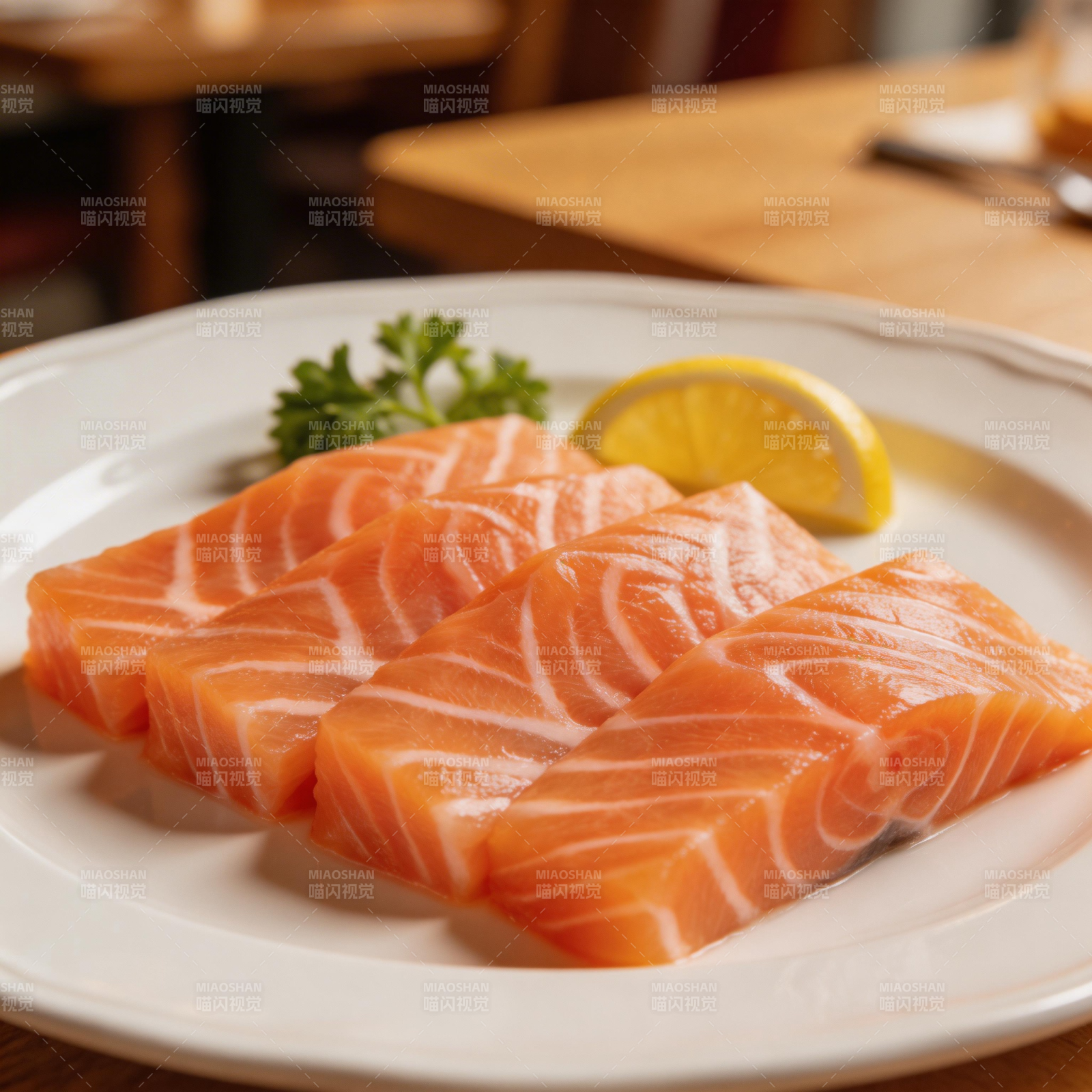 新鲜三文鱼刺身图片