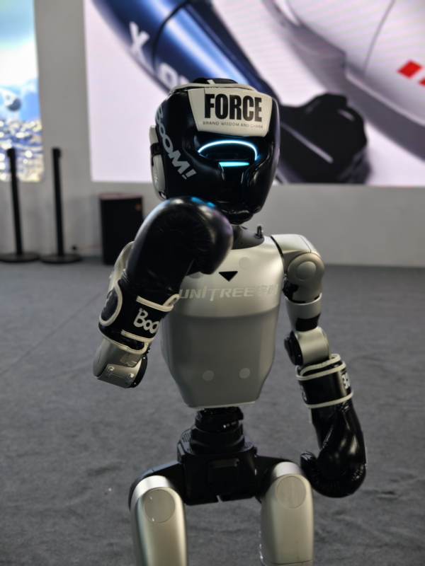 力战机器人图片