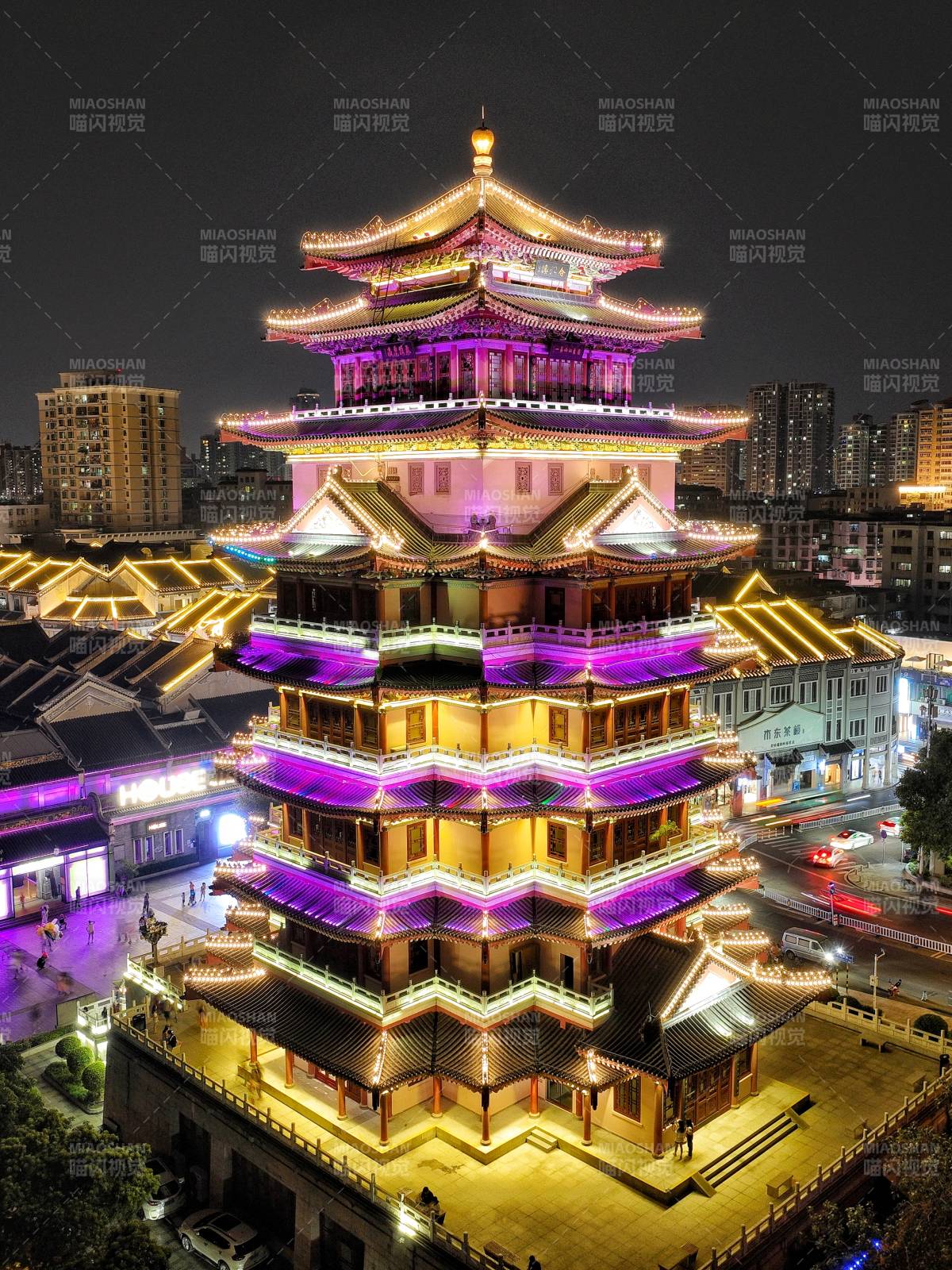 夜色中的古塔璀璨图片