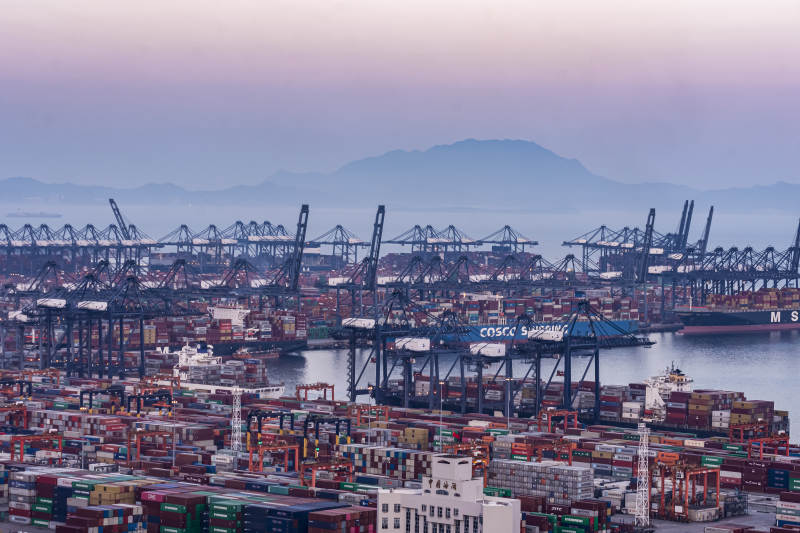 繁忙港口集装箱码头图片