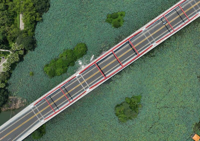 空中俯瞰桥梁美景图片