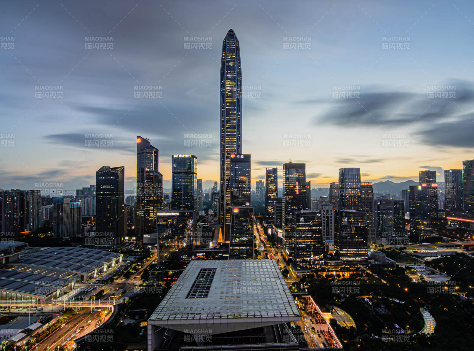 城市夜景天际线图片