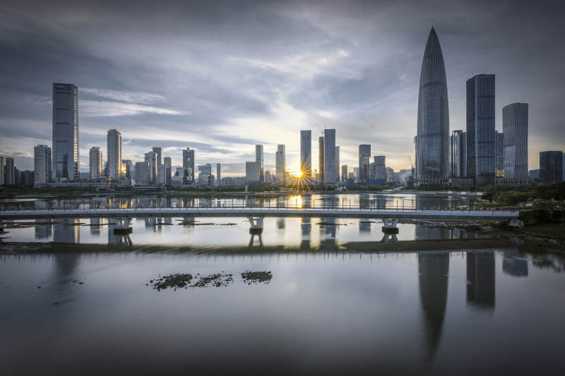 城市天际线倒影图片