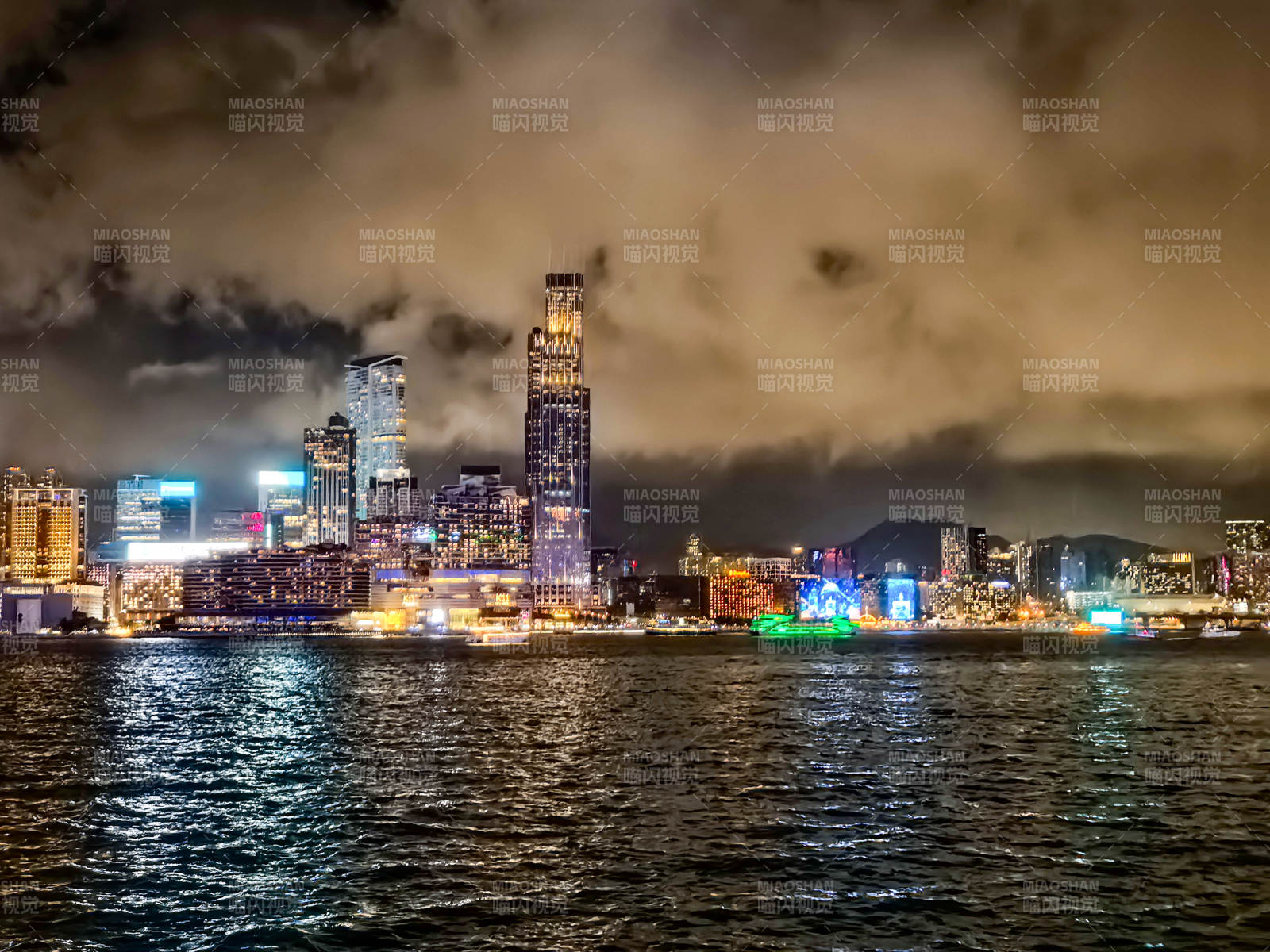 夜幕下的城市灯火图片