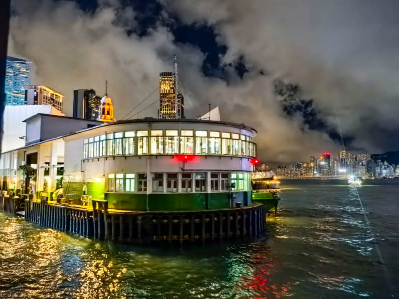 夜港灯火映水楼图片