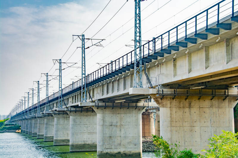 高架铁路桥风光图片