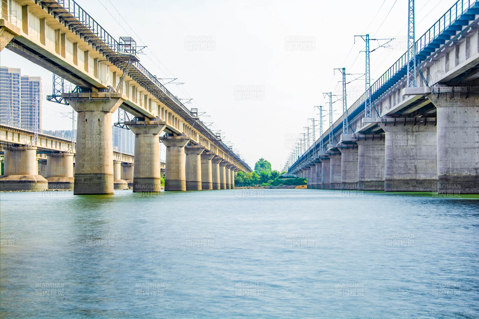 双桥并行水中央图片