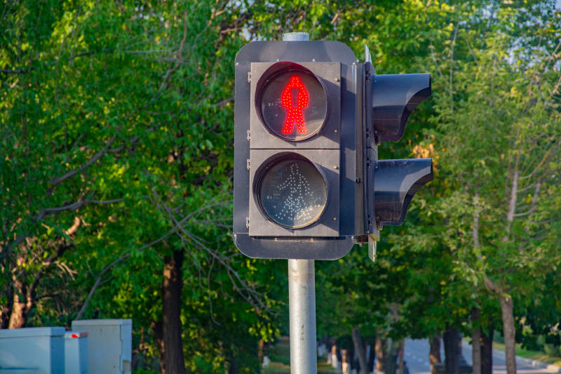 红灯禁止通行图片