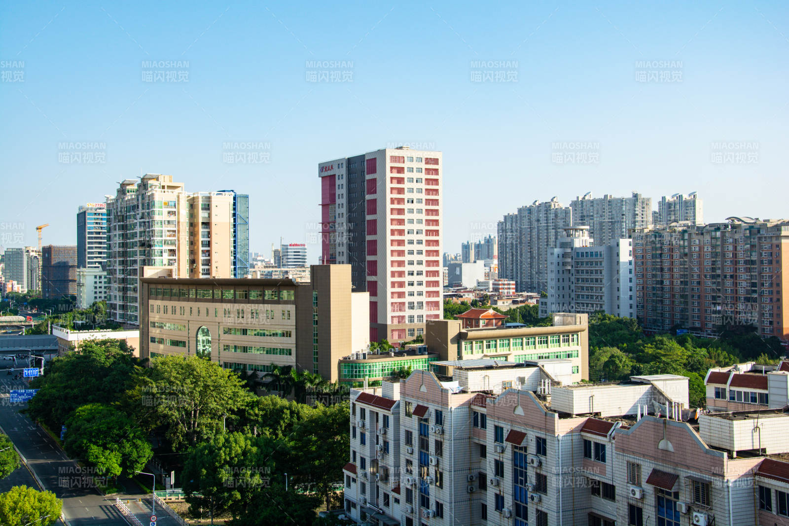 城市高楼林立图片