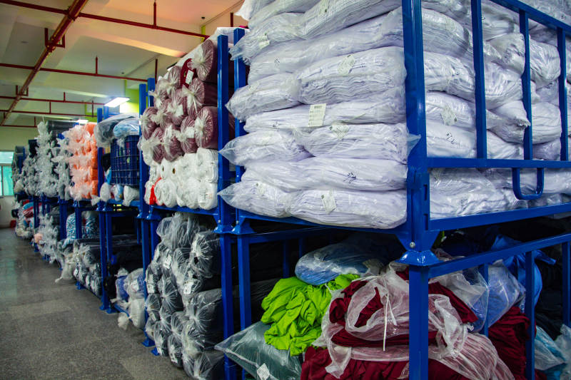 仓库布料堆放区图片