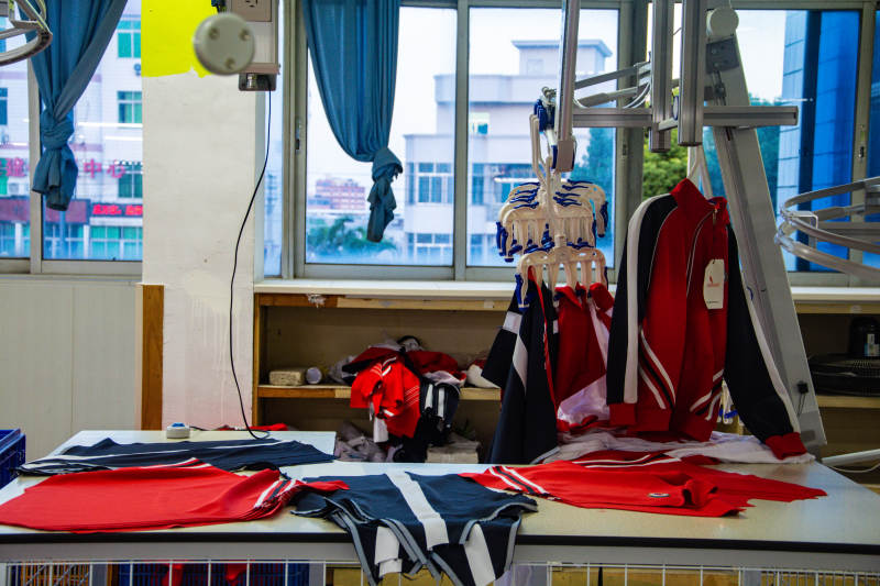 服装制作工作台图片