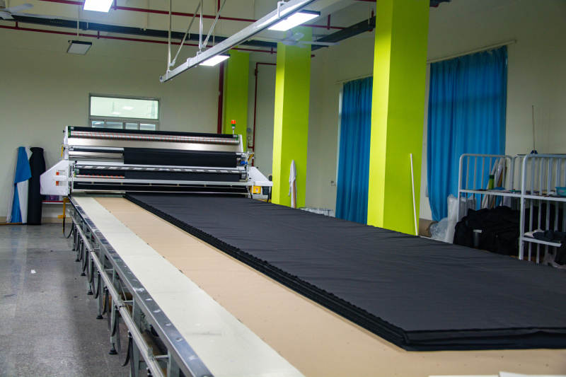 纺织车间设备运转图片