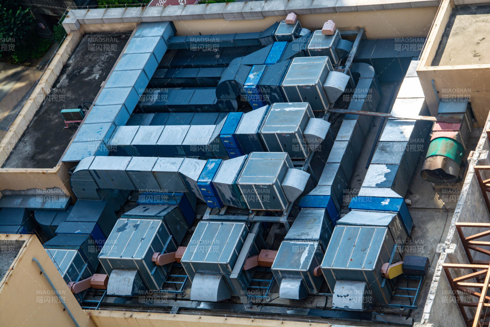 屋顶空调设备群图片