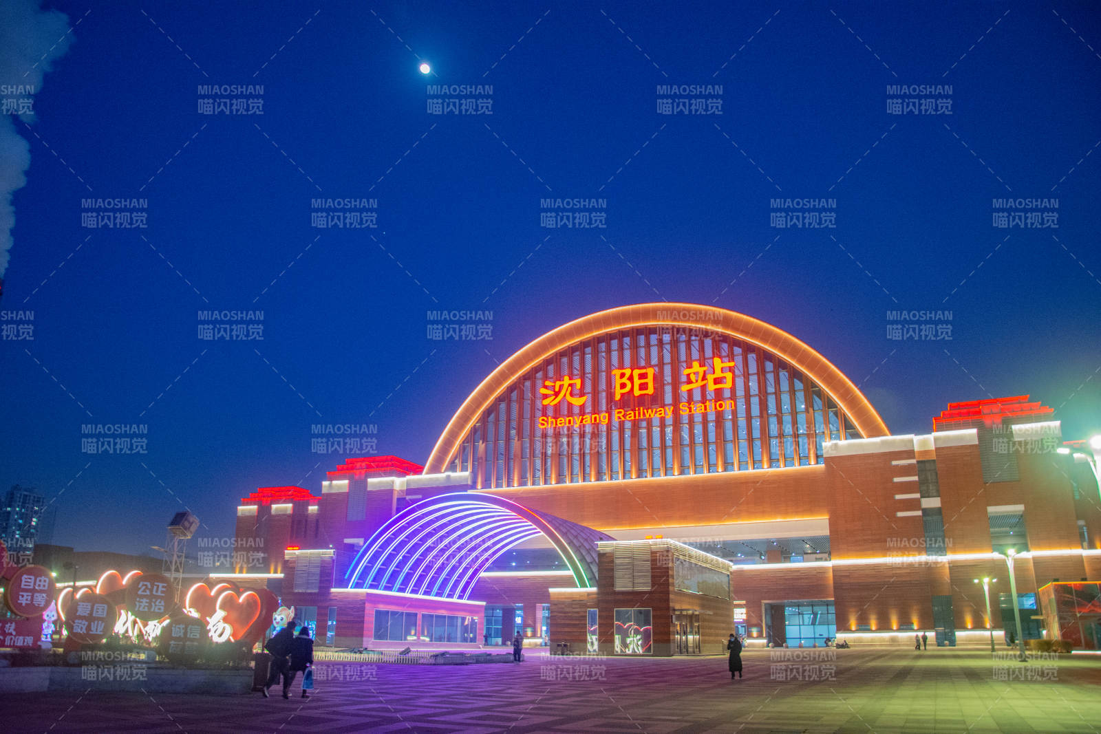 沈阳站夜景璀璨图片