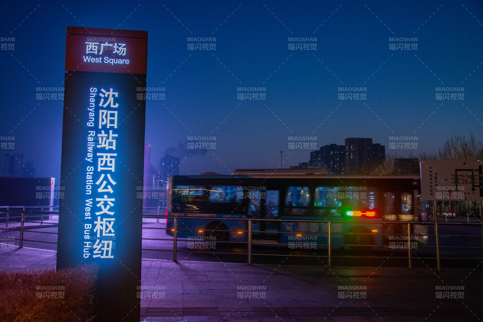 沈阳站西广场夜景图片