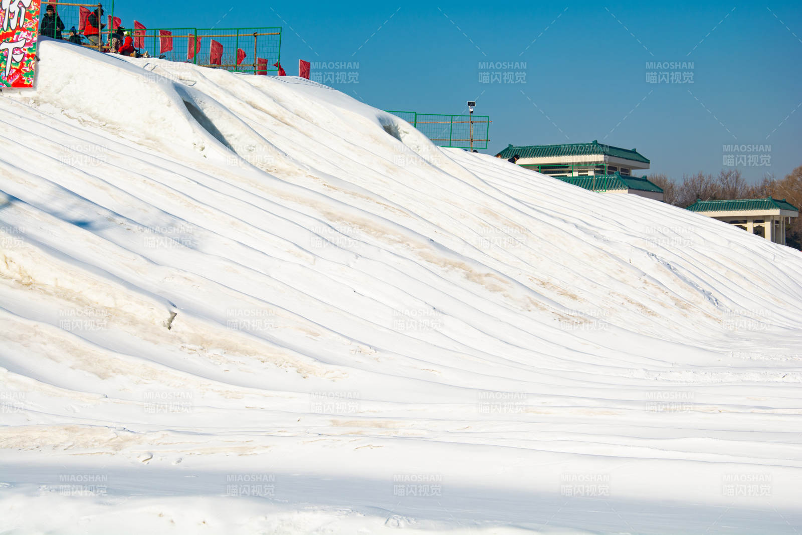 雪坡滑雪场图片