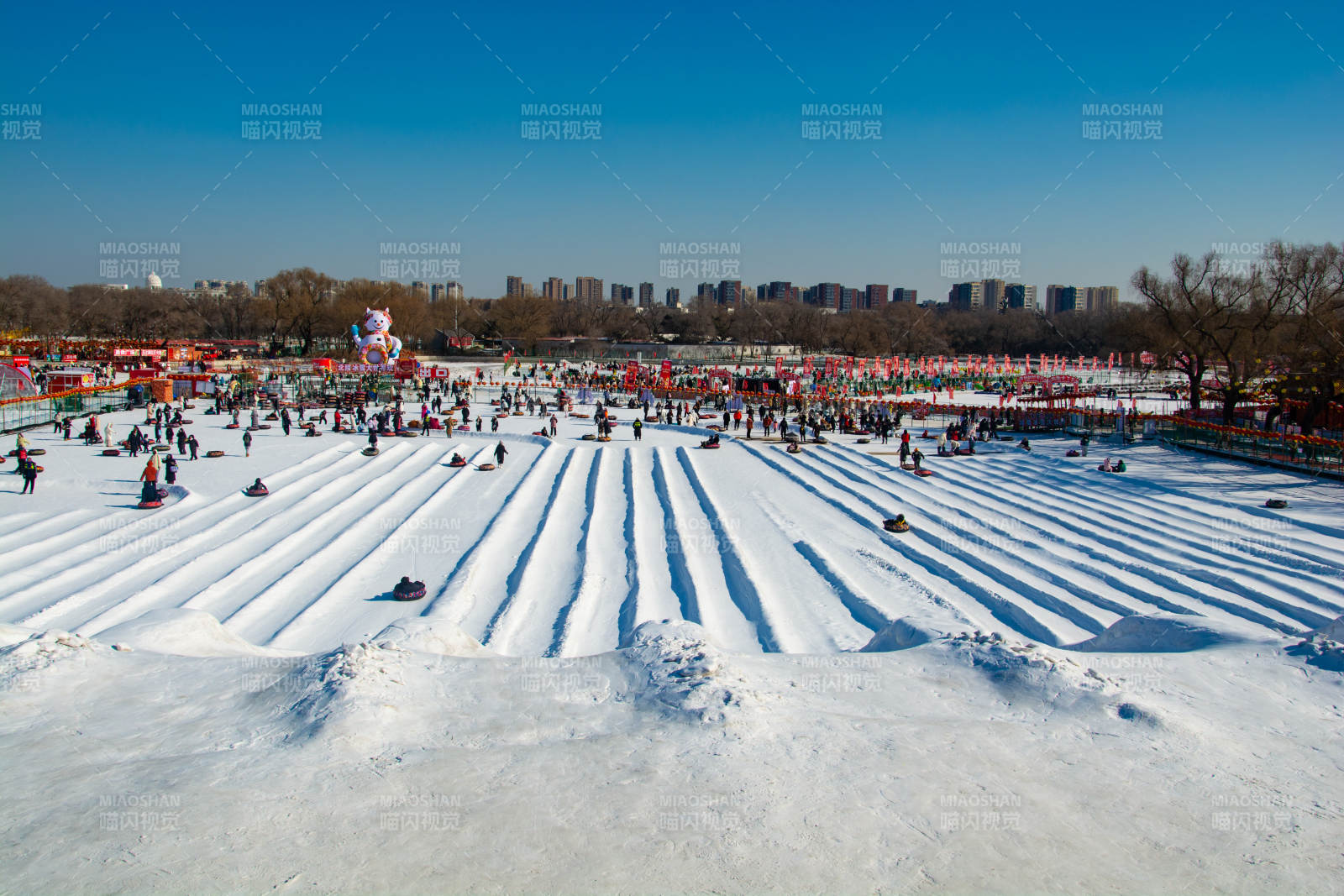 雪地滑道欢乐多图片