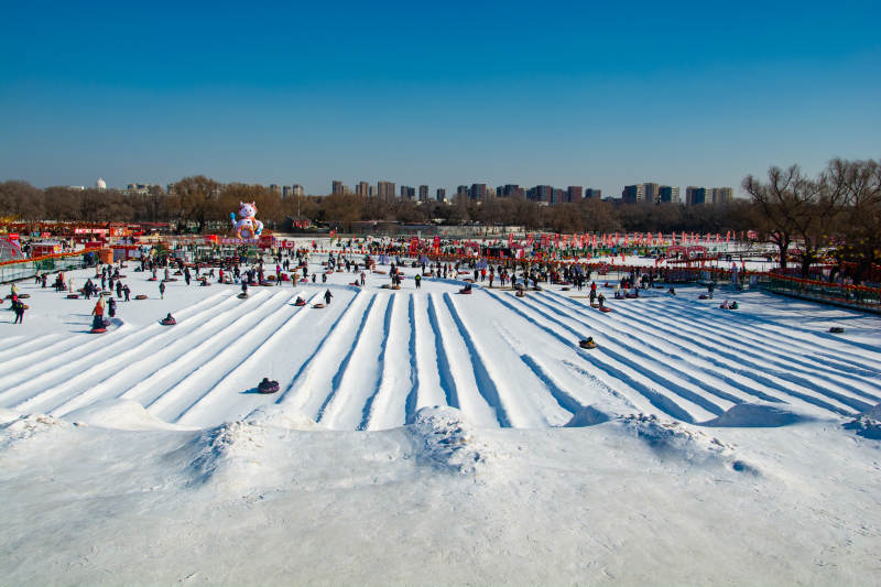 雪地滑道欢乐多图片