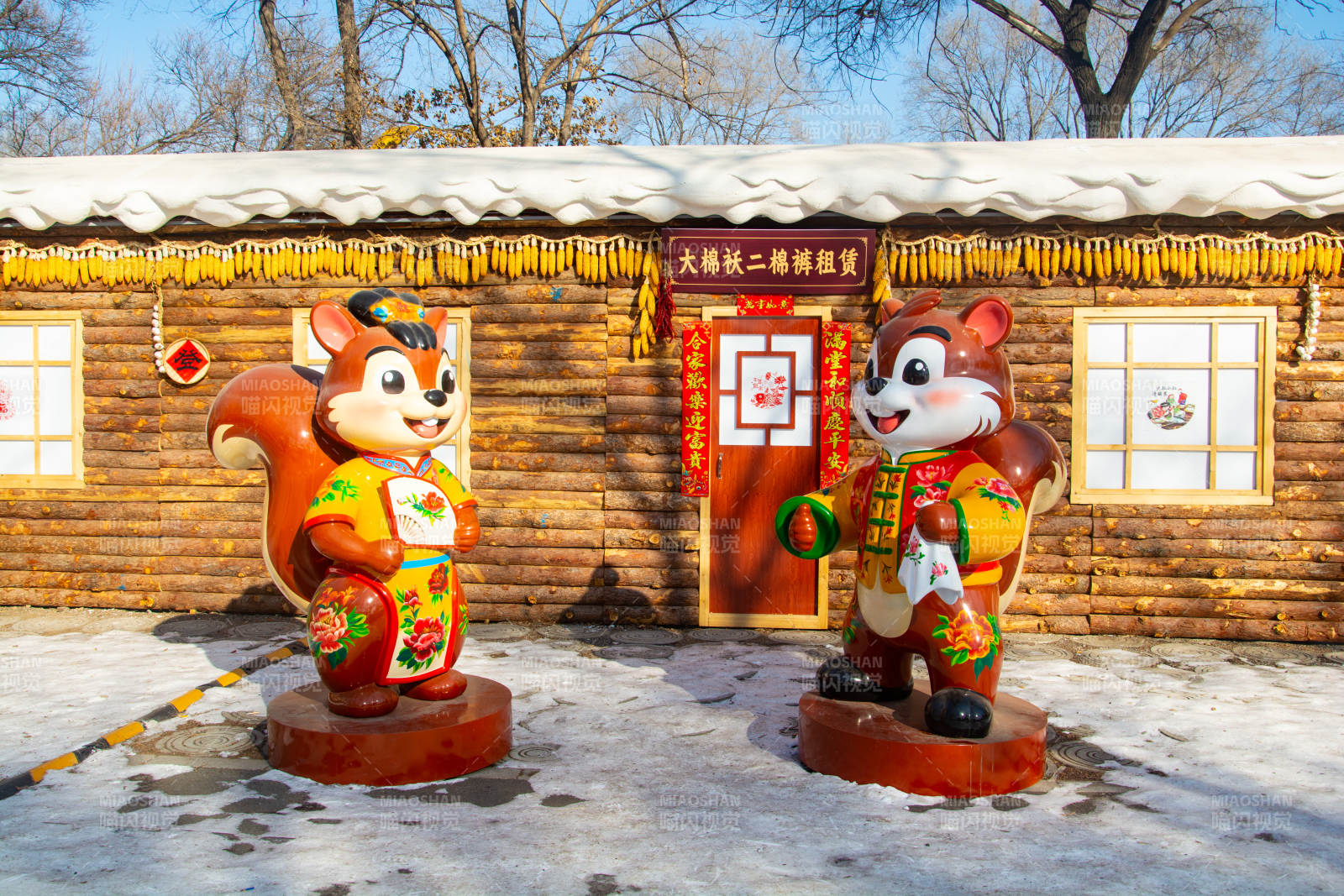 雪地松鼠迎新春图片