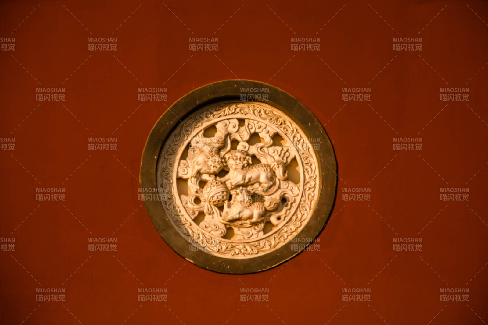 古铜雕花镜图片