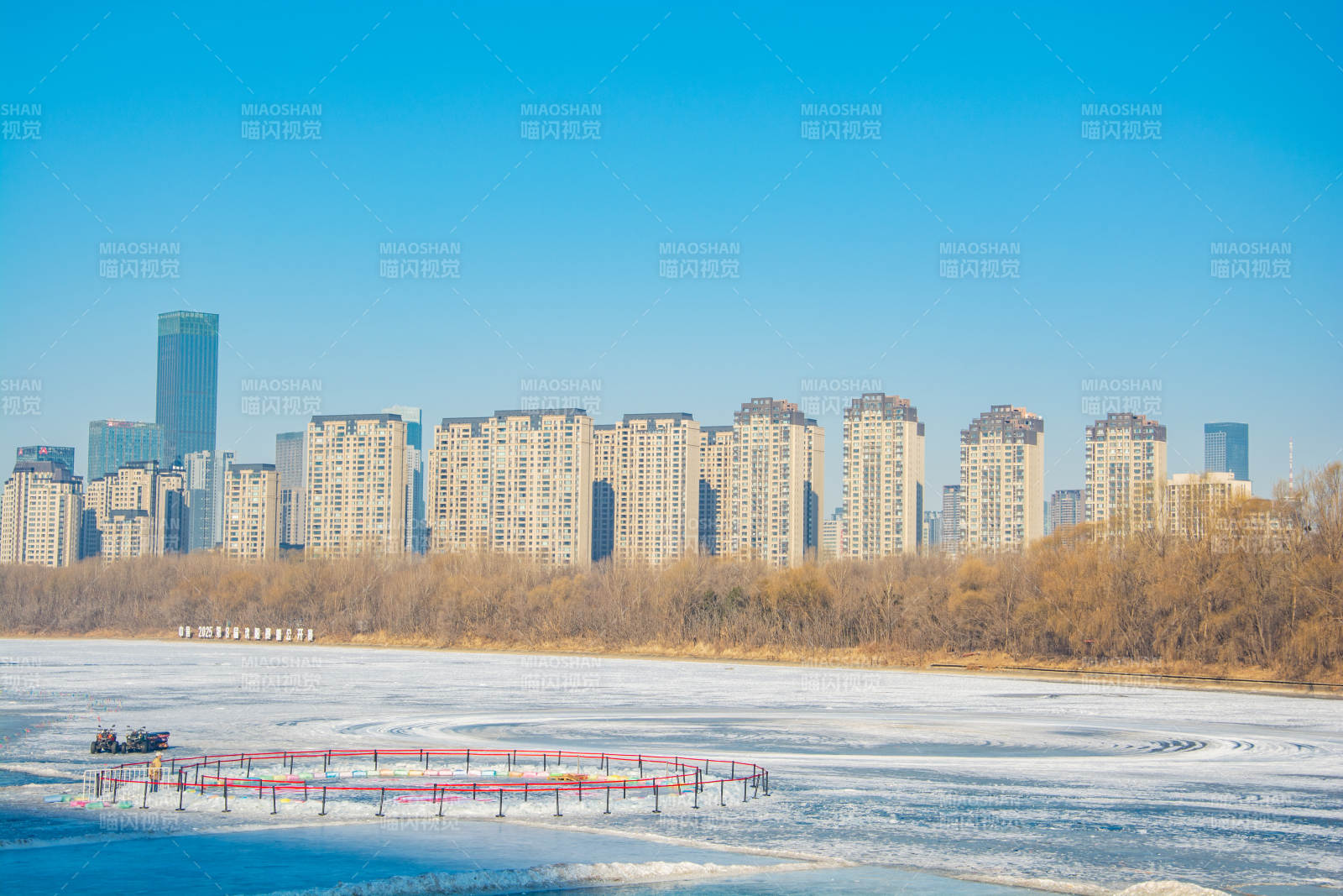 冰湖城市风光图片