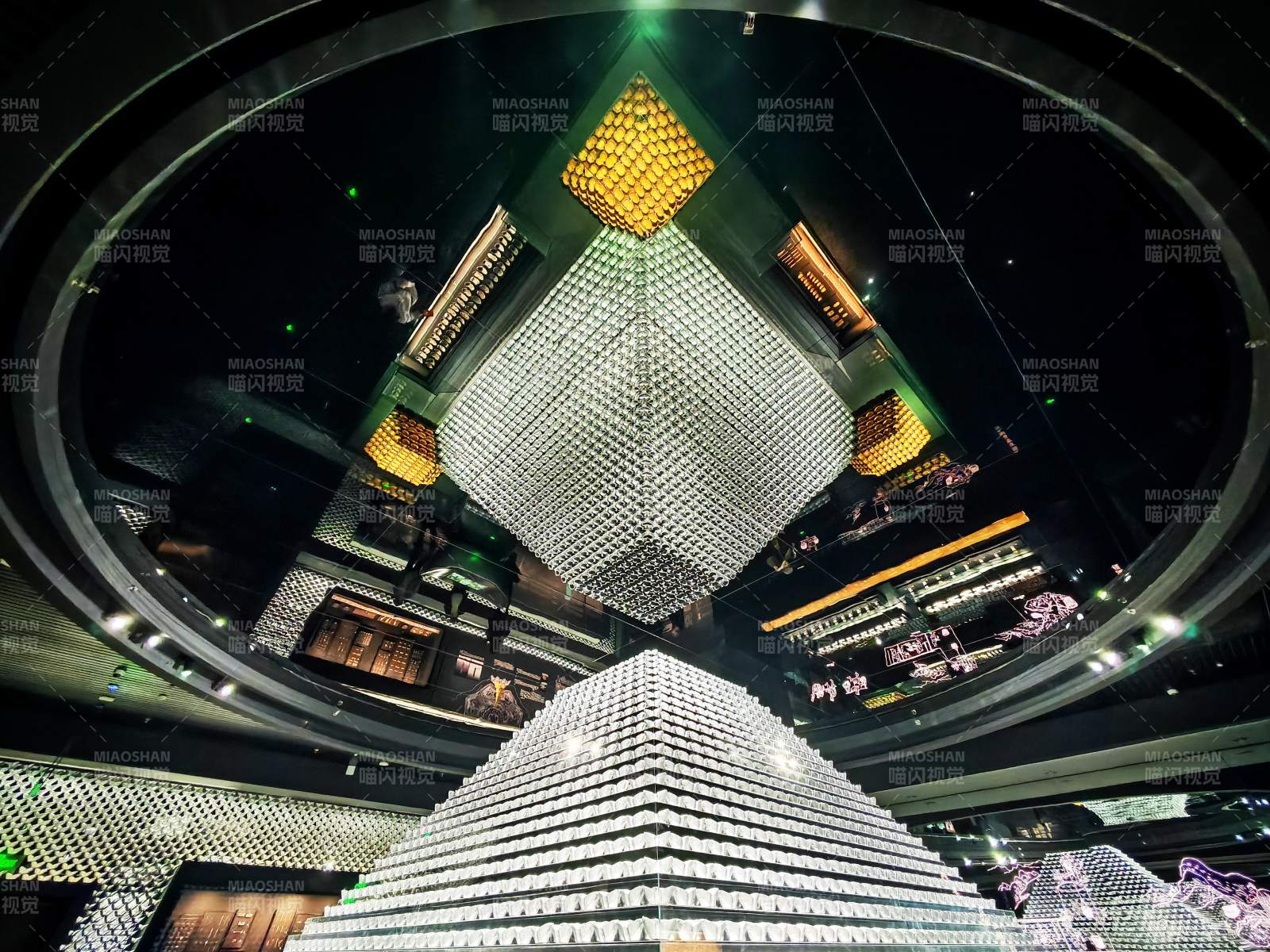 璀璨金字塔吊灯图片