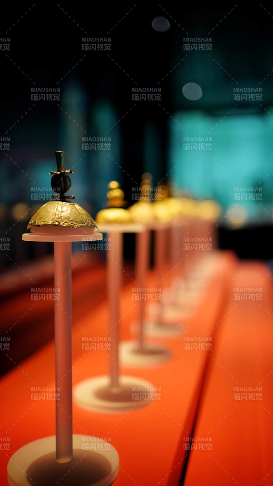 金顶陈列 熠熠生辉图片