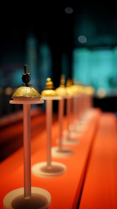 金顶陈列 熠熠生辉图片