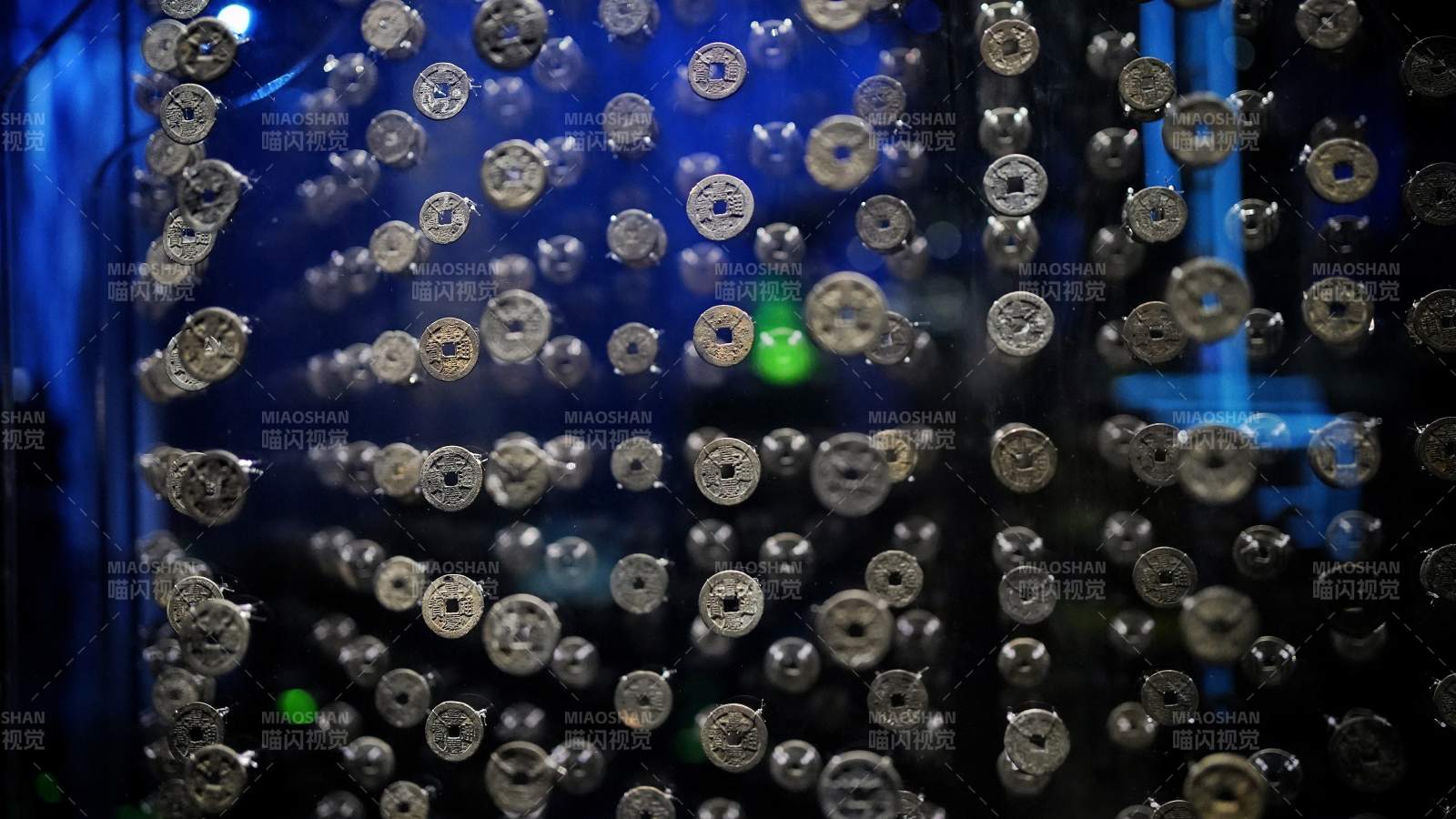 晶莹剔透的珠帘图片