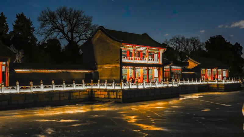 夜色中的古建筑图片