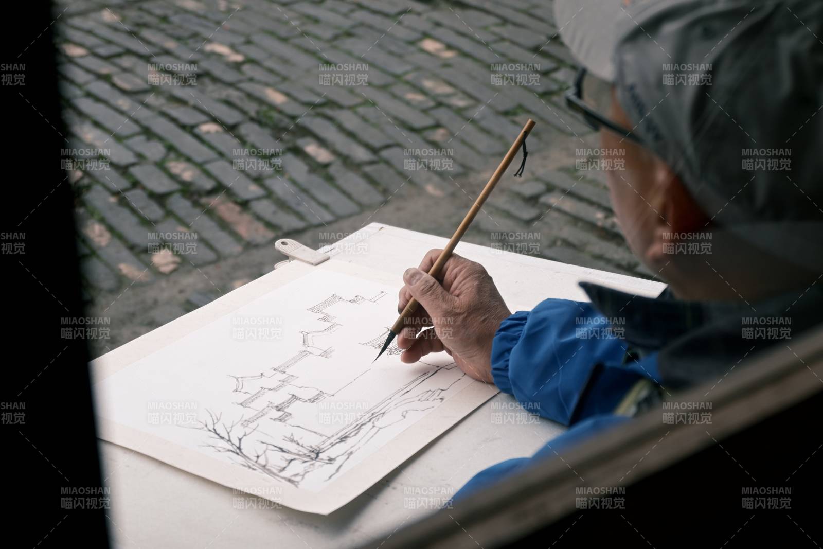 街头素描老人图片