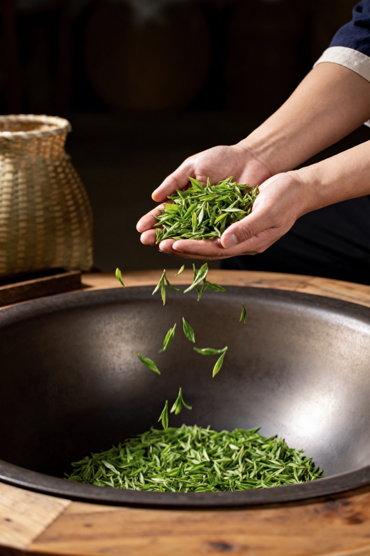 手工炒茶 绿叶飘香图片