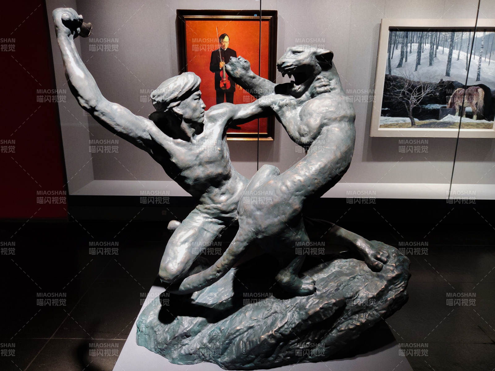 搏斗的雕塑艺术图片
