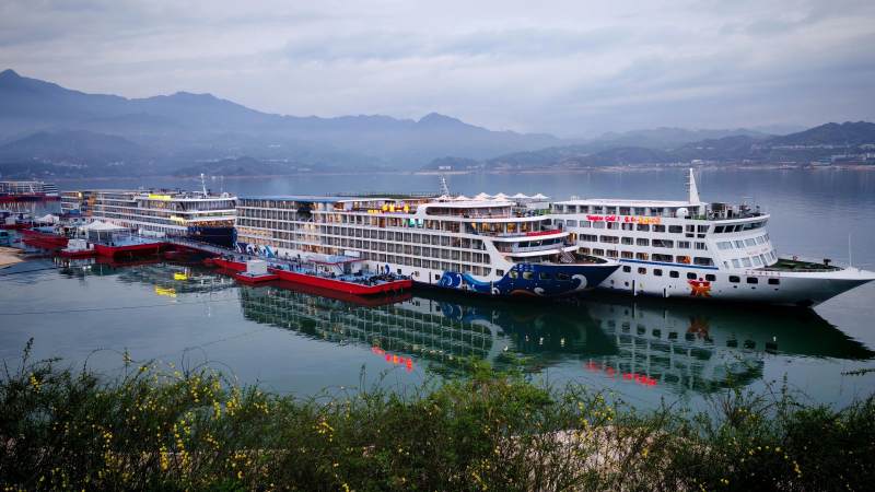 邮轮停泊港口图片