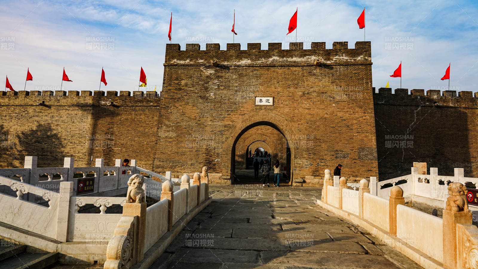 古城门迎宾图片