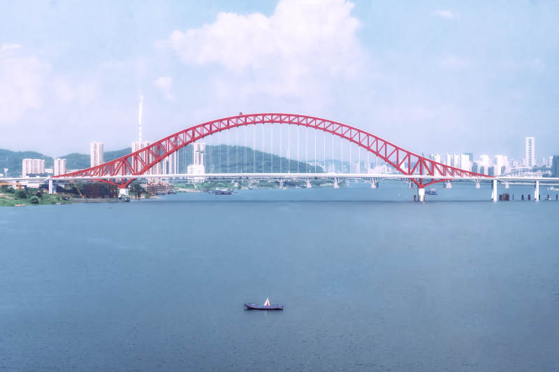 红桥横跨碧水图片