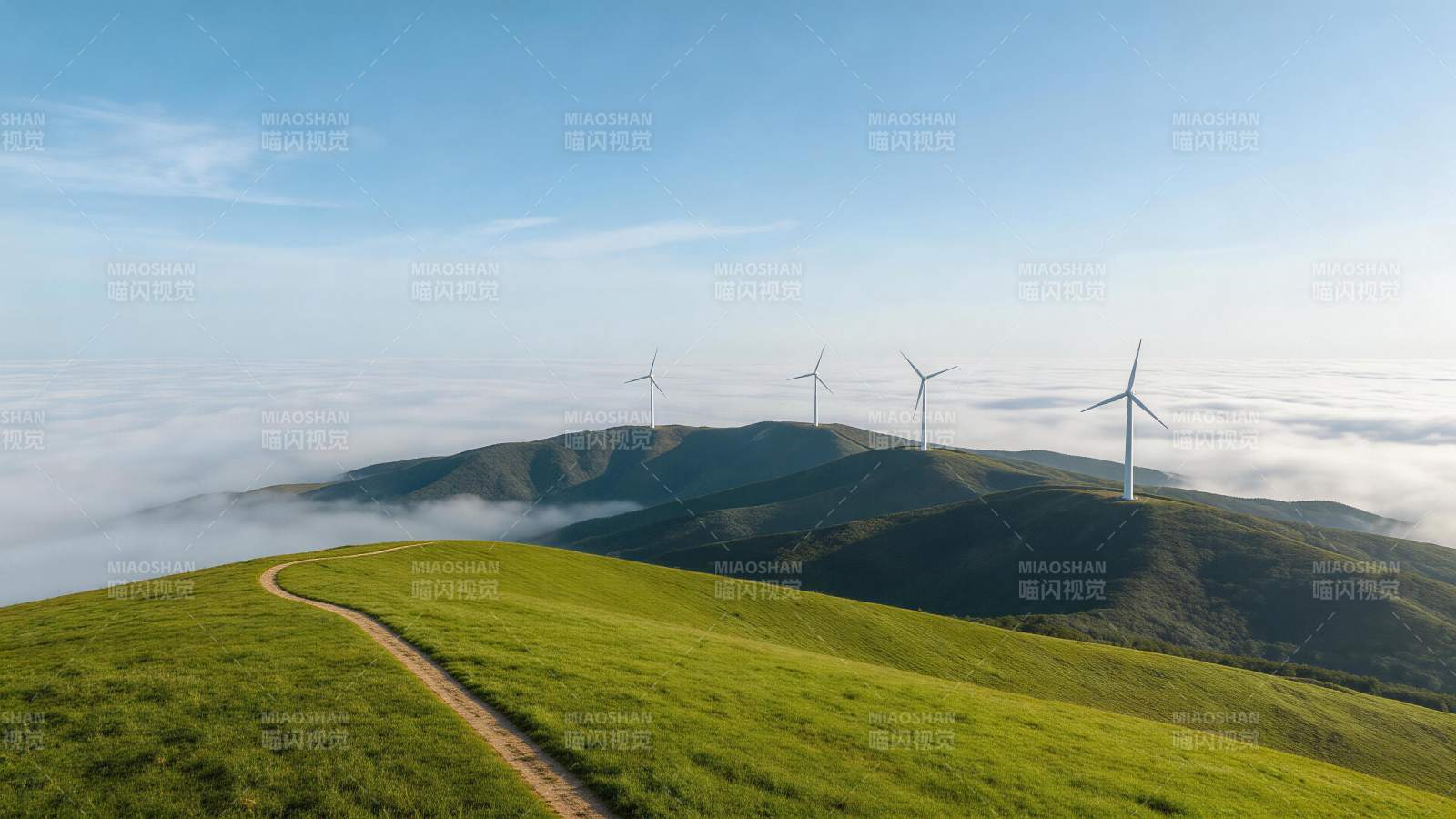 绿草山坡小径蜿蜒通向云海风车群图片