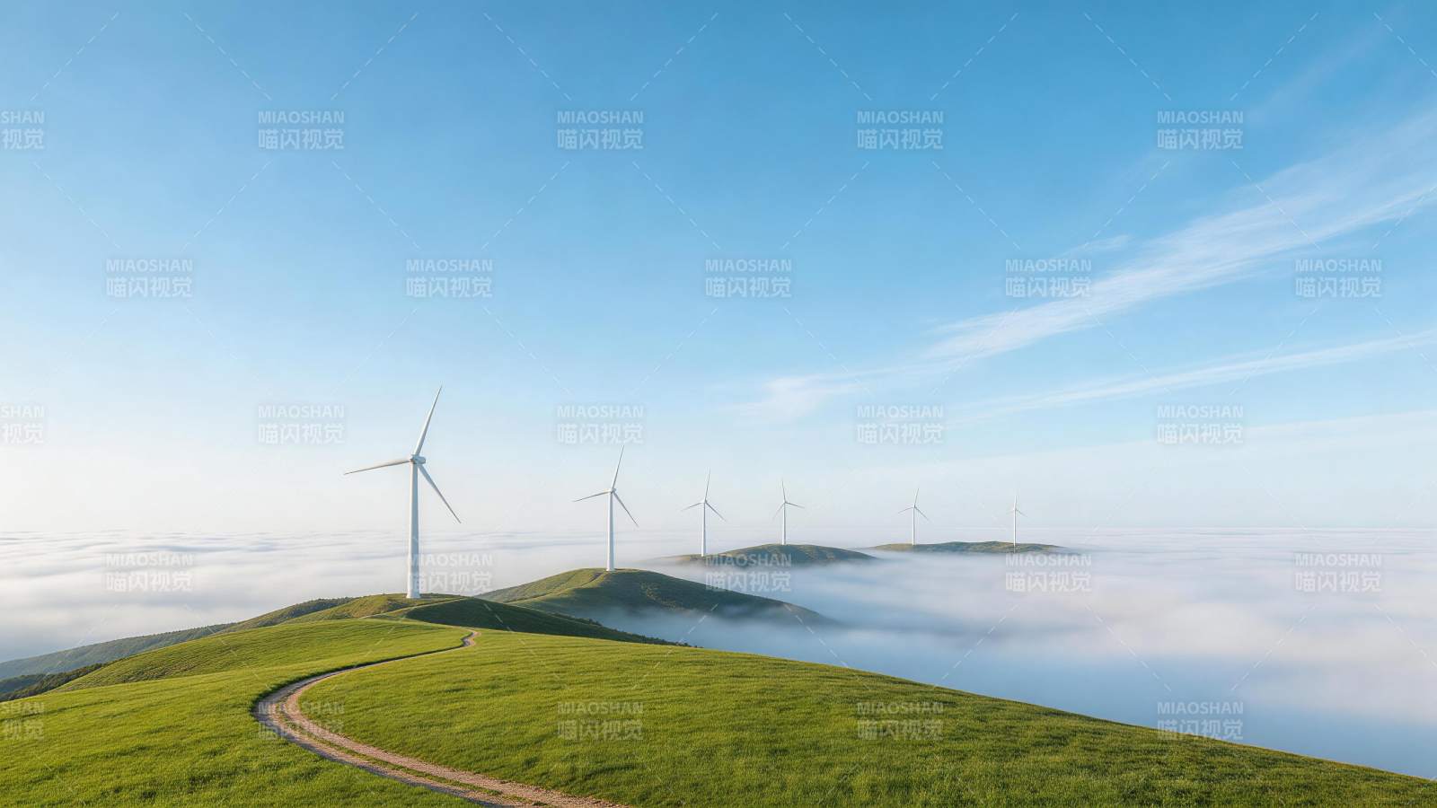 绿色山丘上风力发电机群矗立云海之上图片
